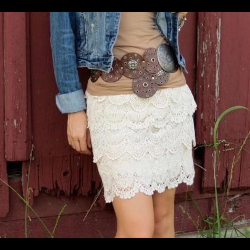Country White lace skirt with belt
